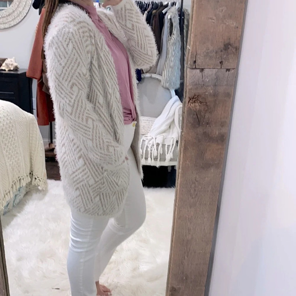 Large tan & white fuzzy sweater cardigan - Picture 1 of 3